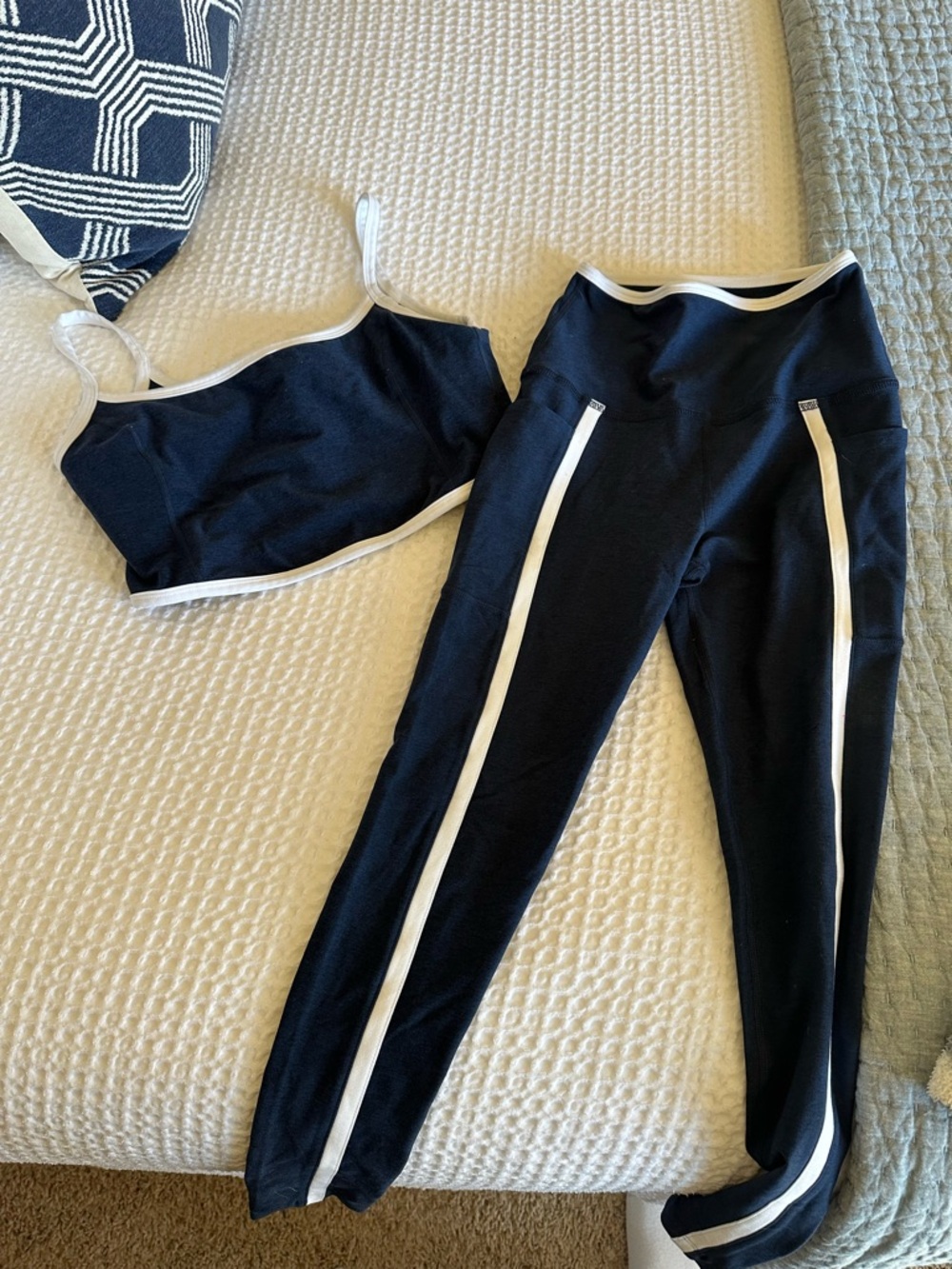 Beyond Yoga Women's navy Active Leggings with White Trim